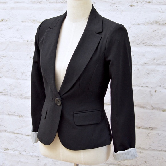 ❌SOLD❌ Black Blazer - Picture 2 of 4